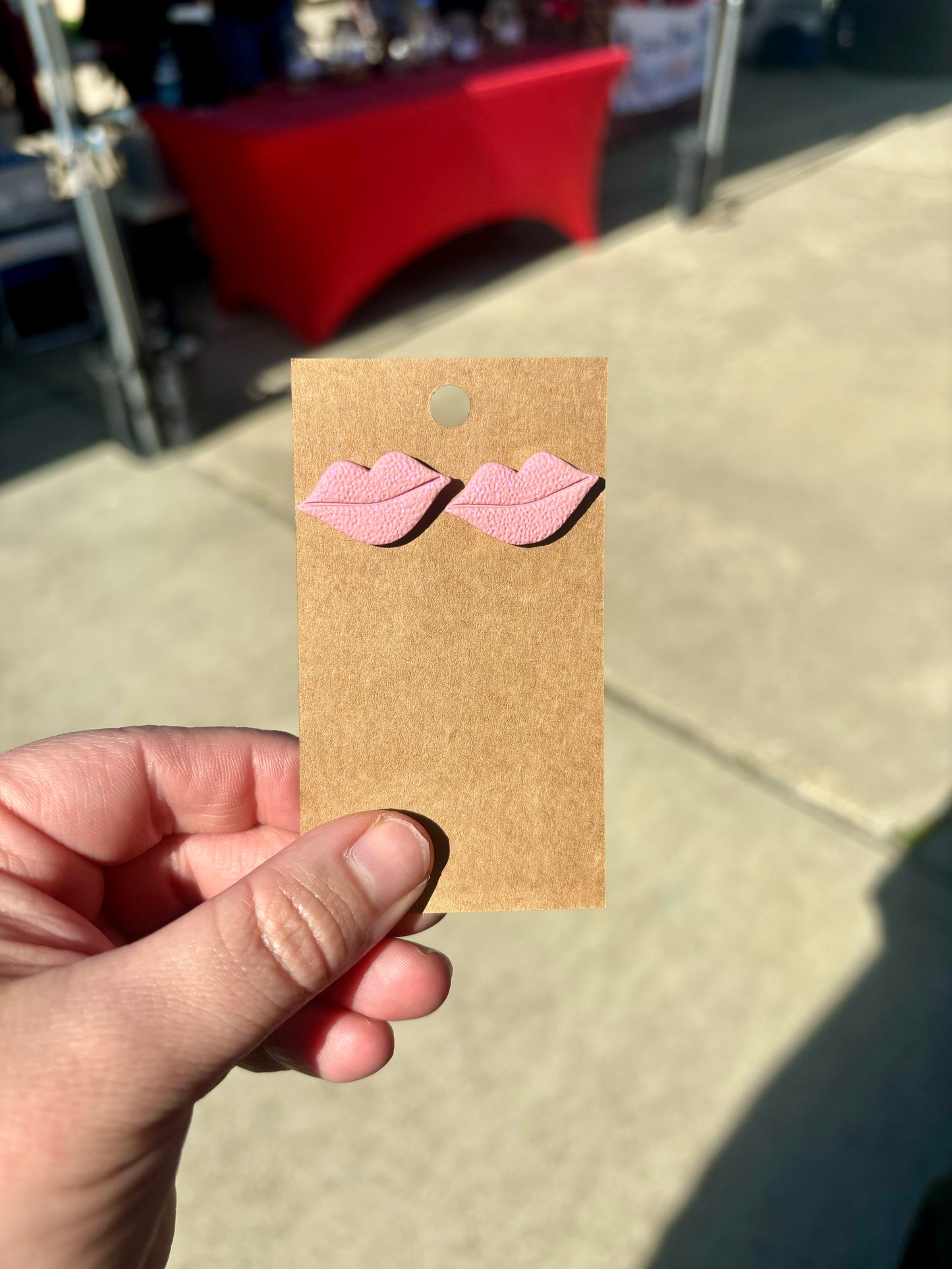 LARGE PINK KISSES STUD